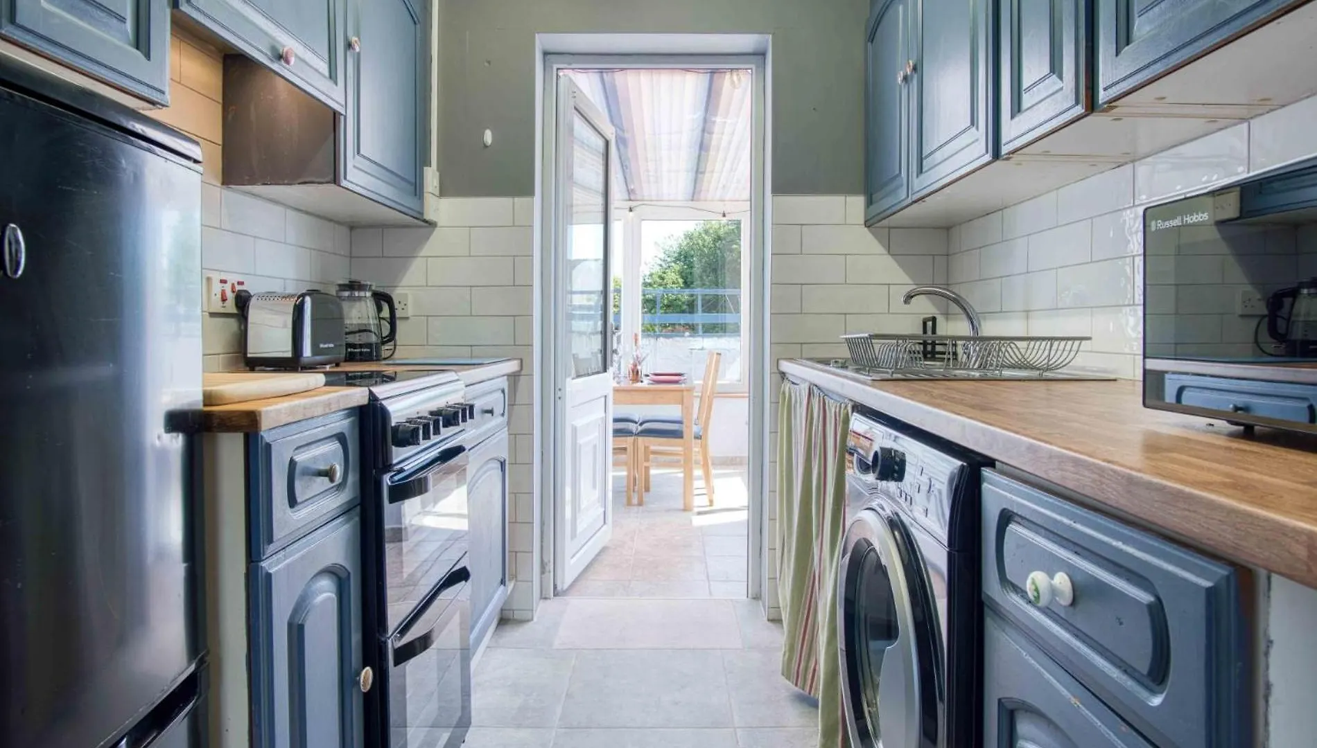 Cosy Cottage - 2 Bedroom Cottage - Mumbles Swansea 0*,  United Kingdom